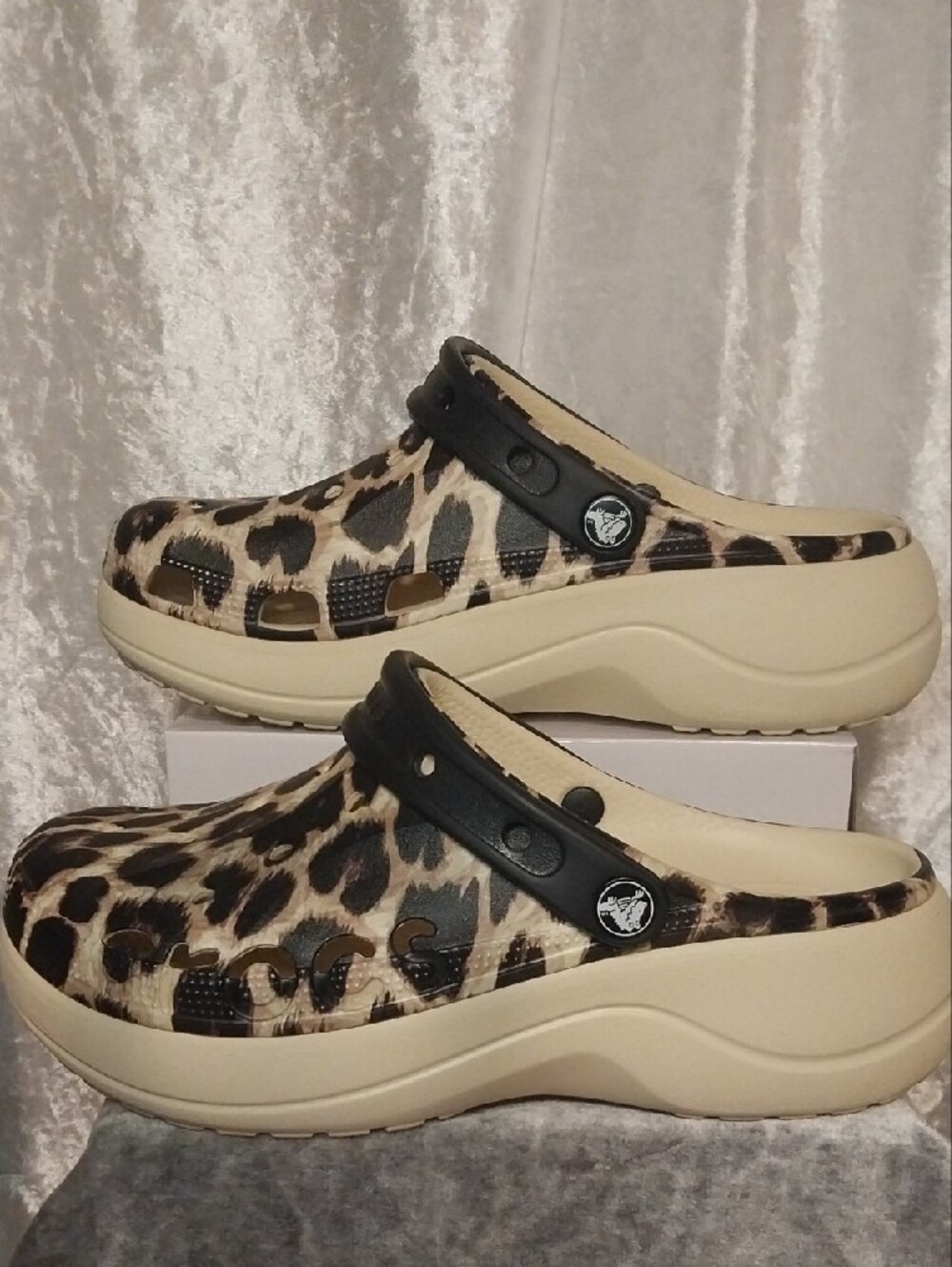 CROCS Woman's Clog in Black and Cream Leopard Print Womans 8 - Picture 7 of 7